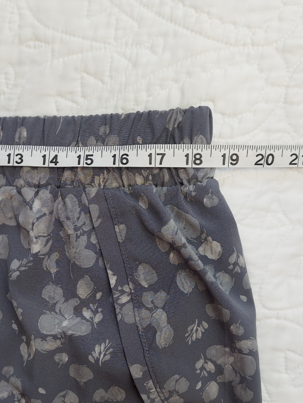 Maurices Women’s Athletic Running Floral Print Shorts In Gray, Size XL, Like New - Picture 8 of 10